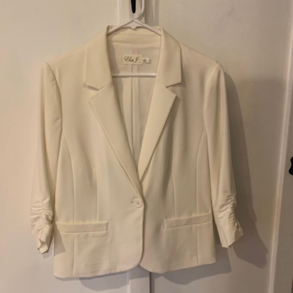 Eliza J Off-White Ruched Sleeve Blazer